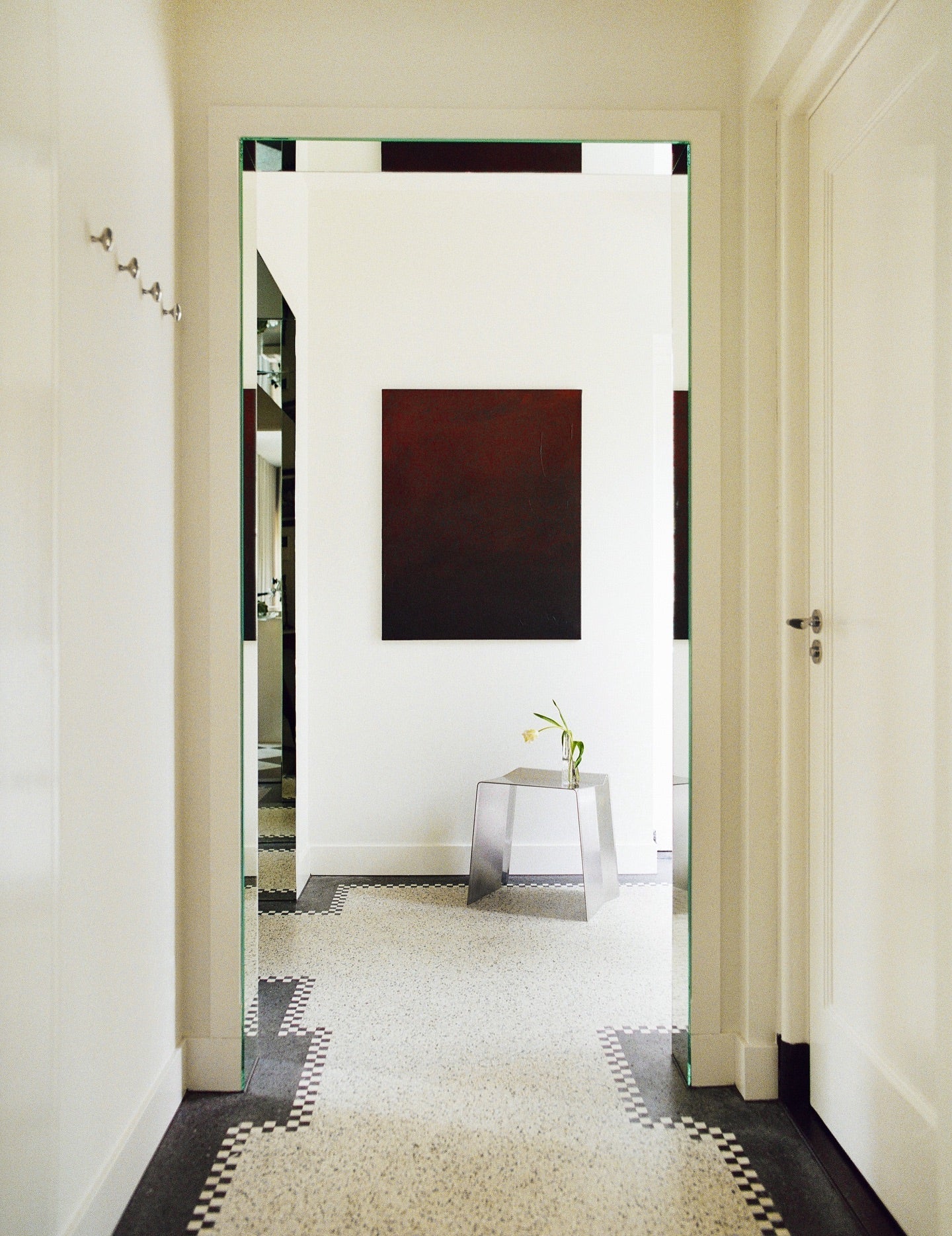 THE ART OF IRIS HALTER: WHEN A PAINTING BECOMES PART OF THE ROOM