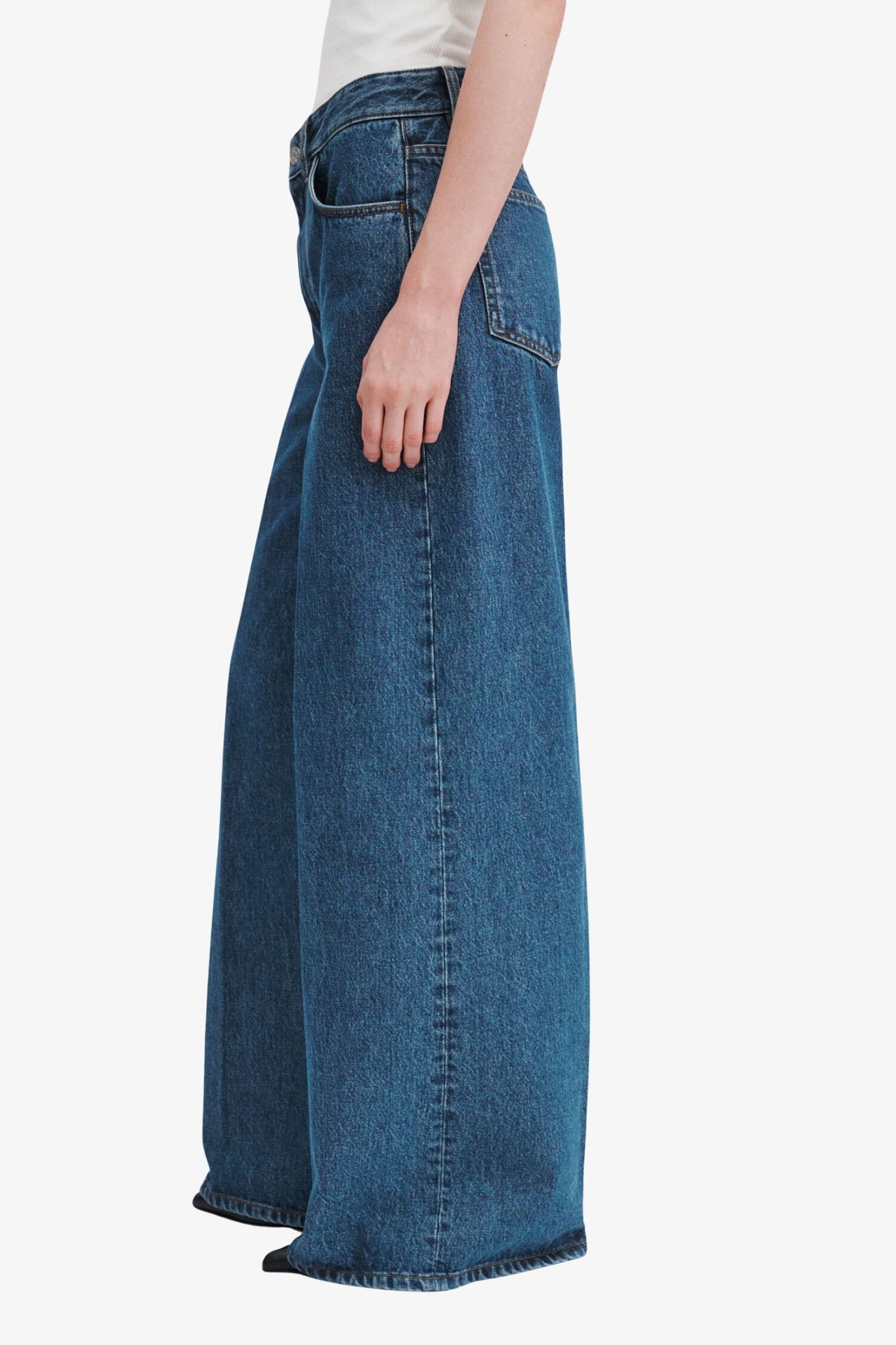Wide leg jeans