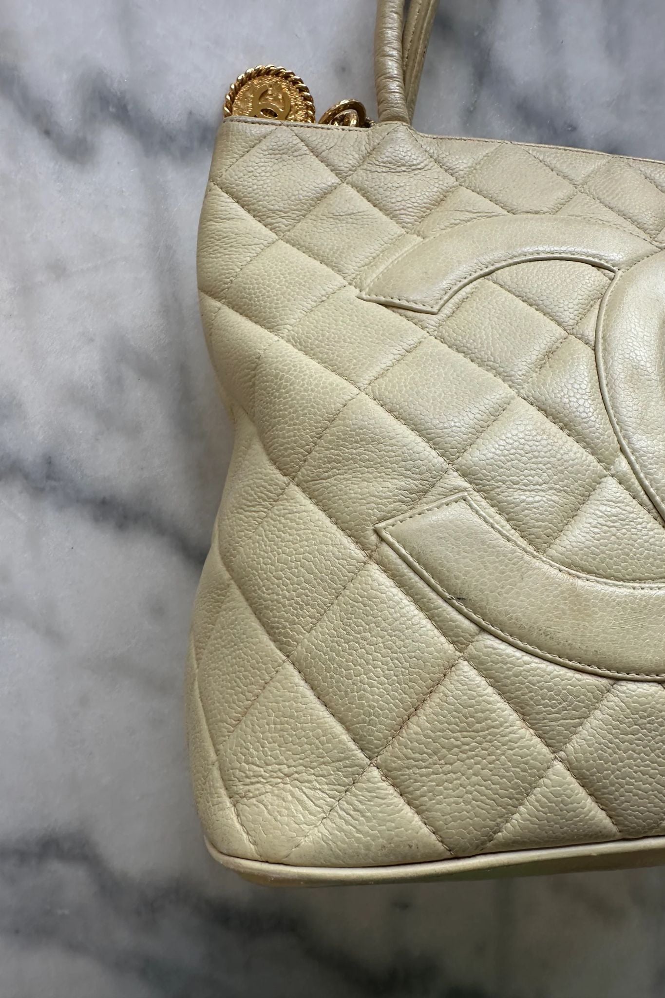 Chanel medaillon