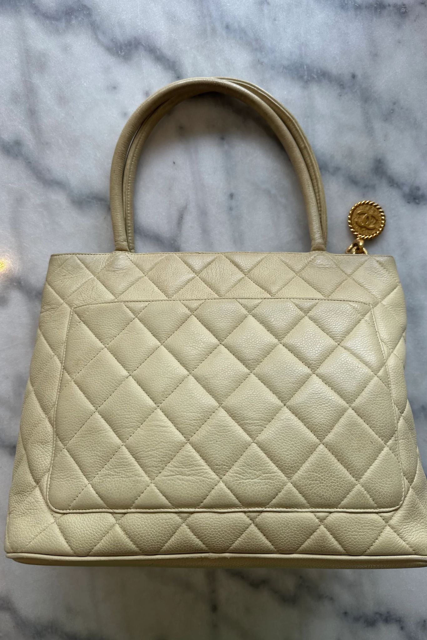 Chanel medaillon