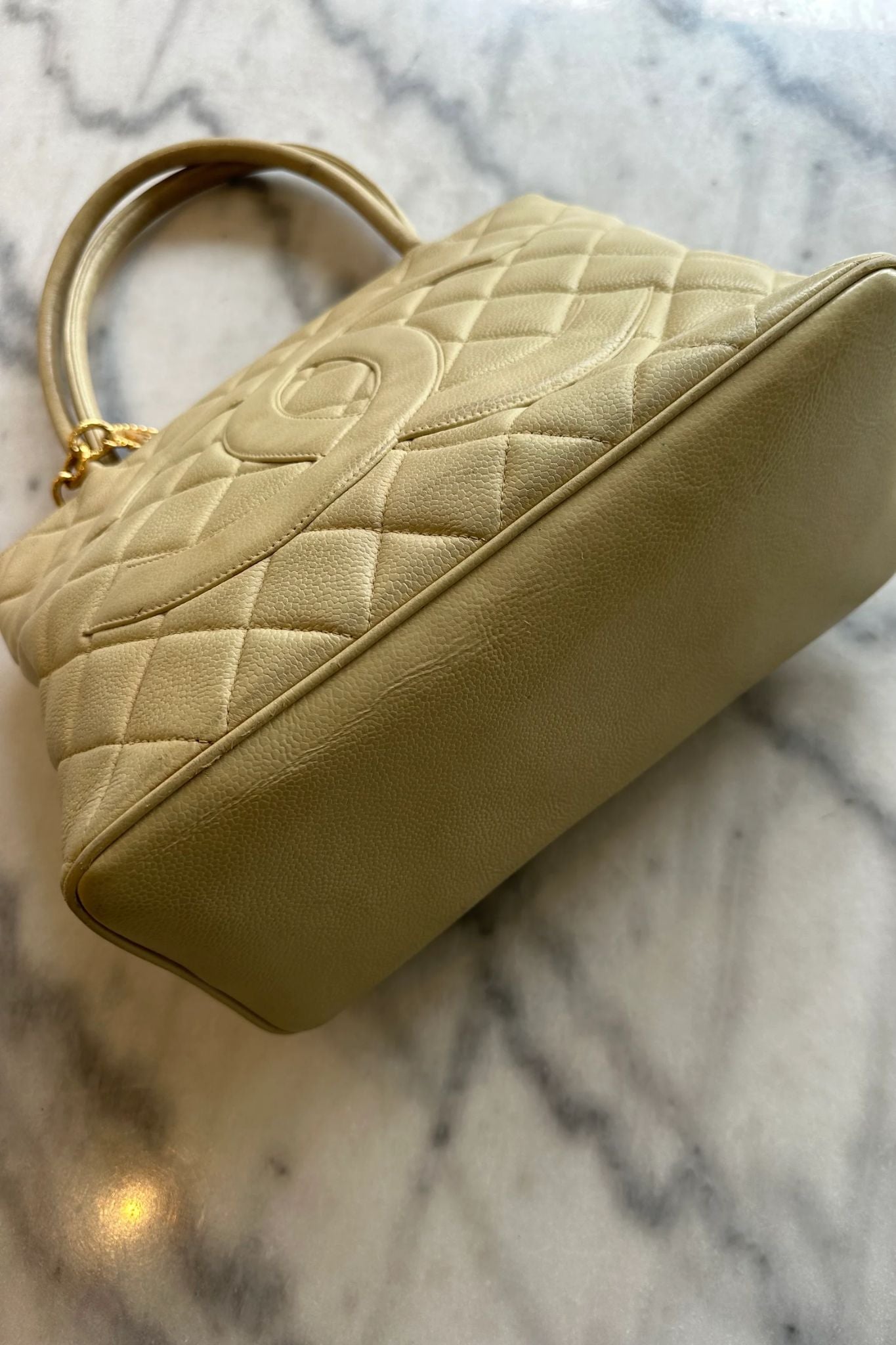 Chanel medaillon