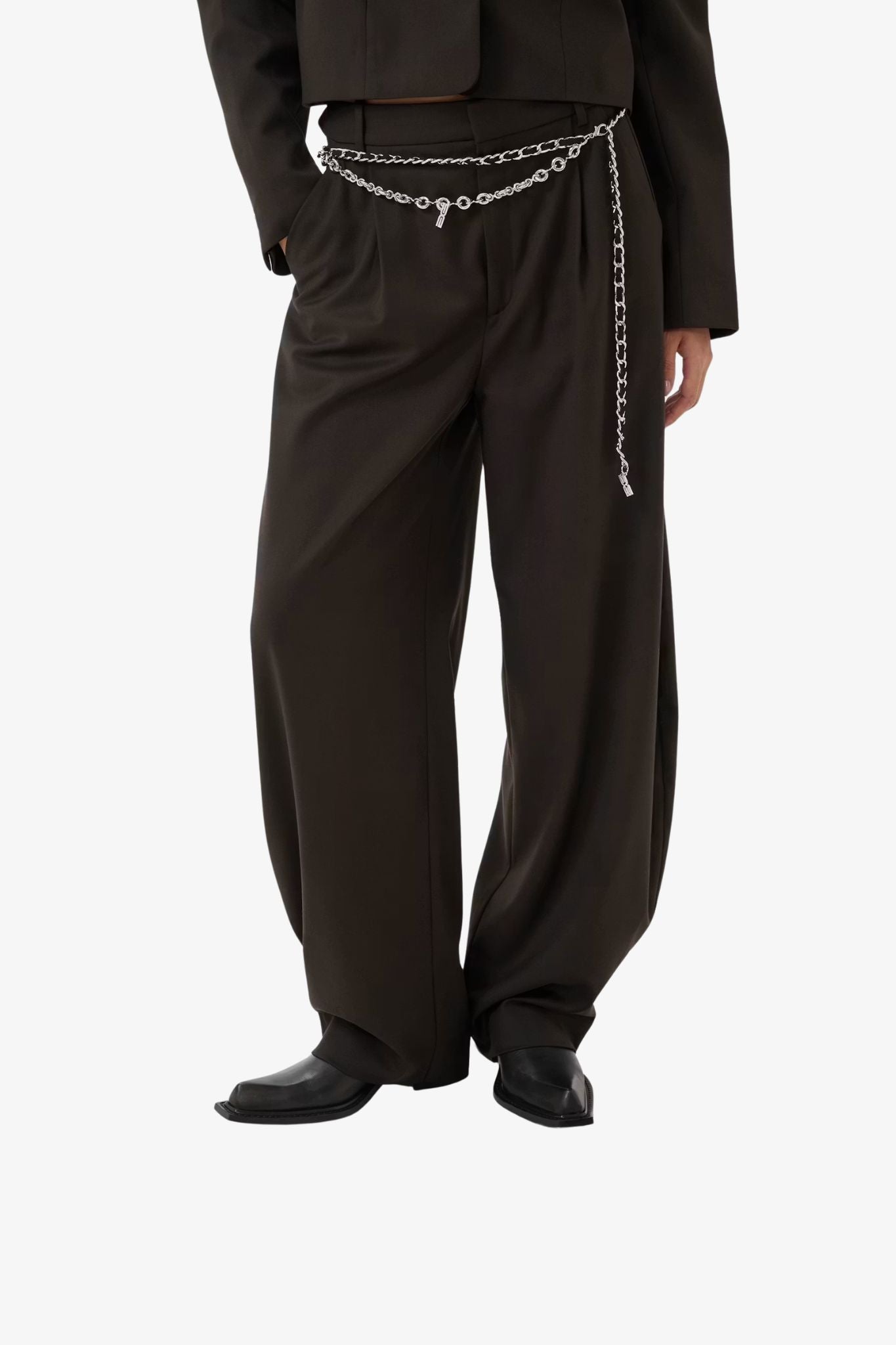 Gestuz_GZcalliaMWbarrelpants_9ef2ee98-fb5c-4b21-9e95-3eac5c00c4f1.jpg