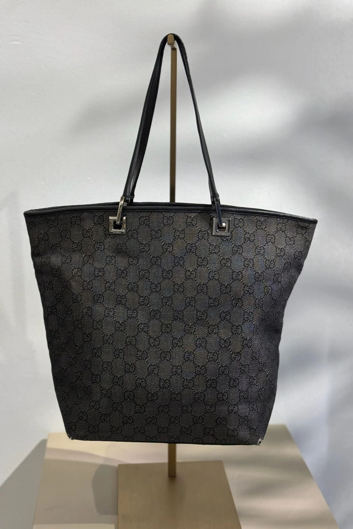GucciGreycanvasbag8.jpg