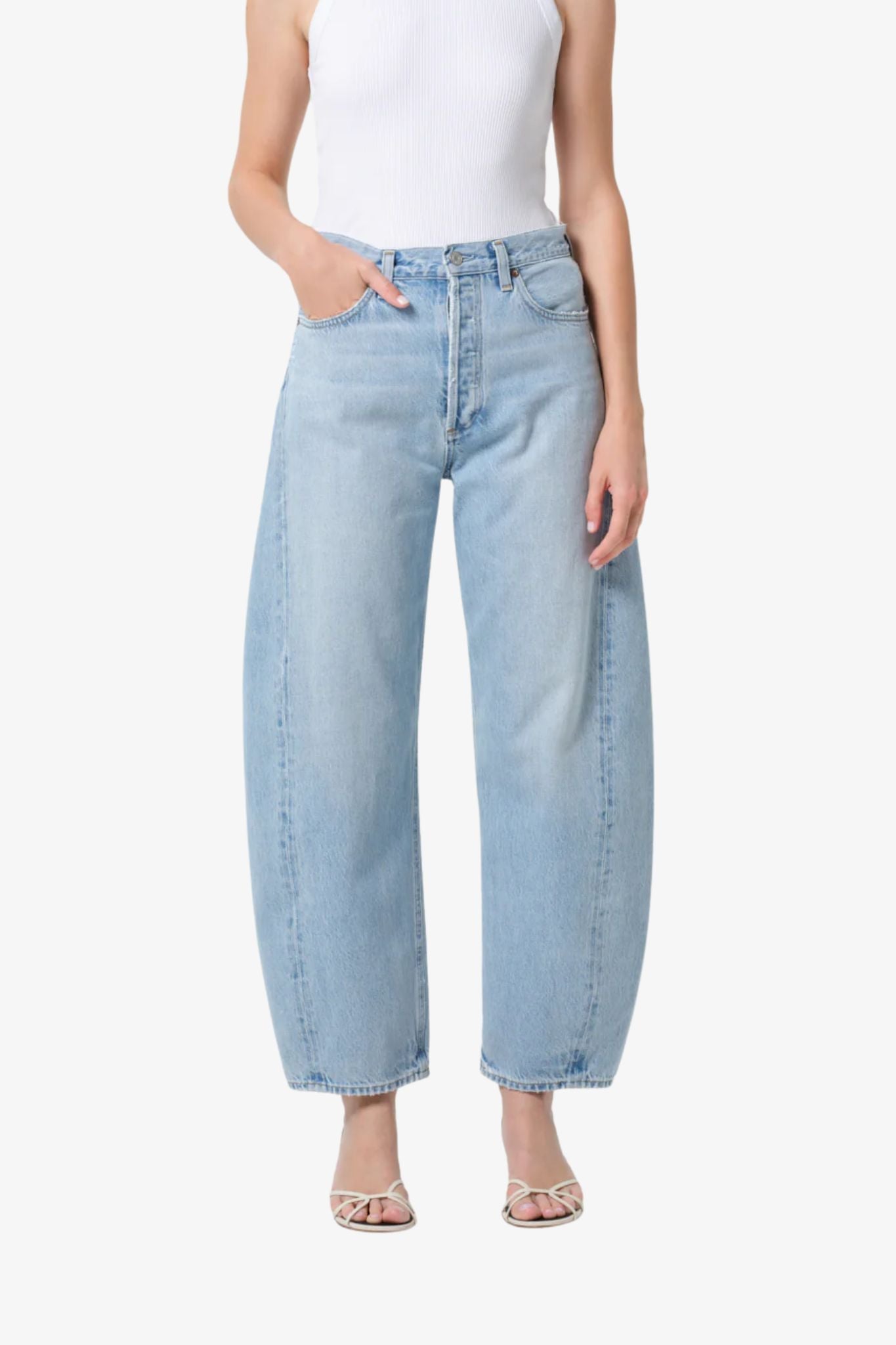 Lucie_Peaced_jeans_Brand_Agolde.jpg